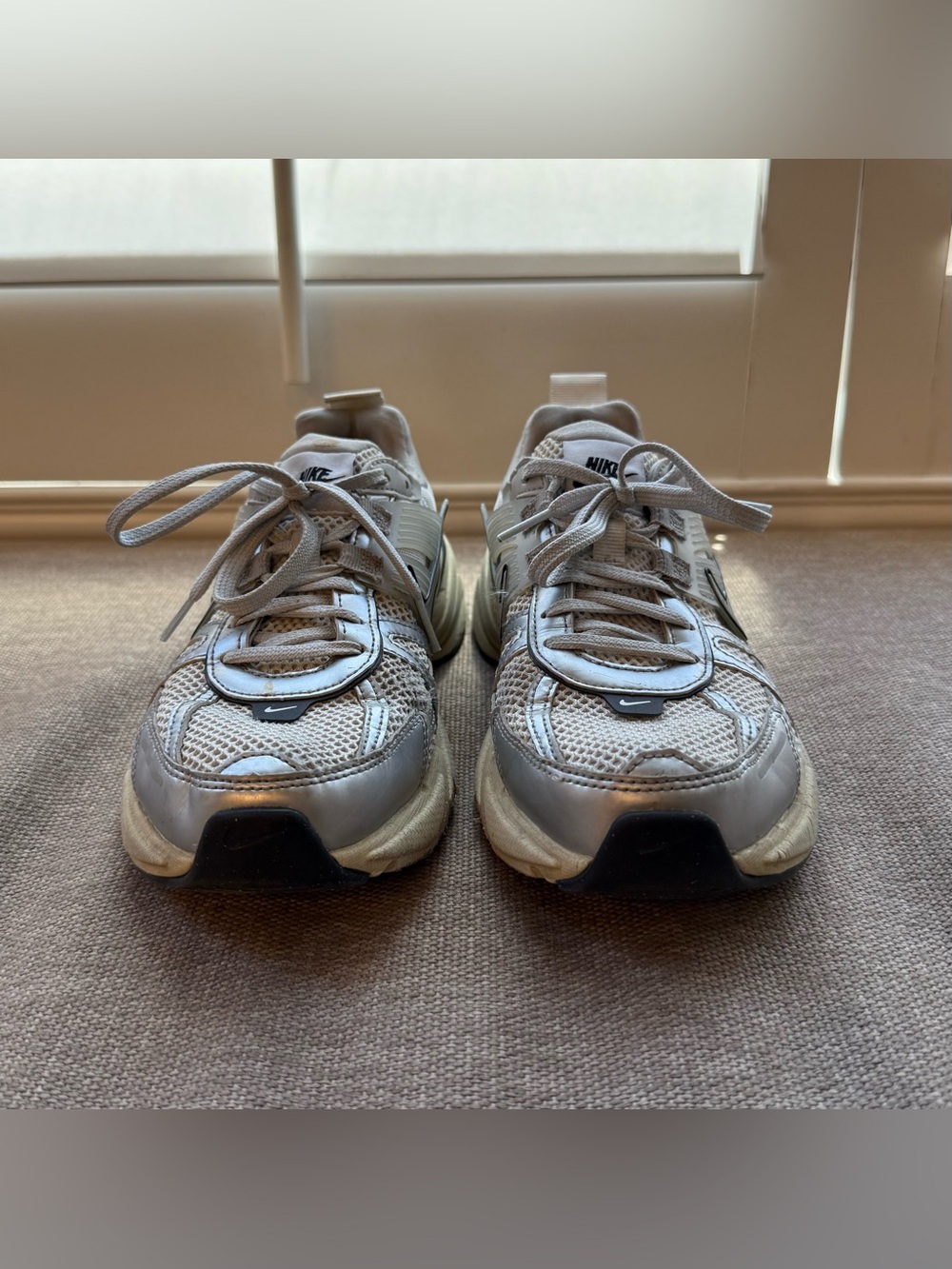 Nike Silver V2K Run Running Sneakers Women's Shoe Size 7 - Picture 3 of 7